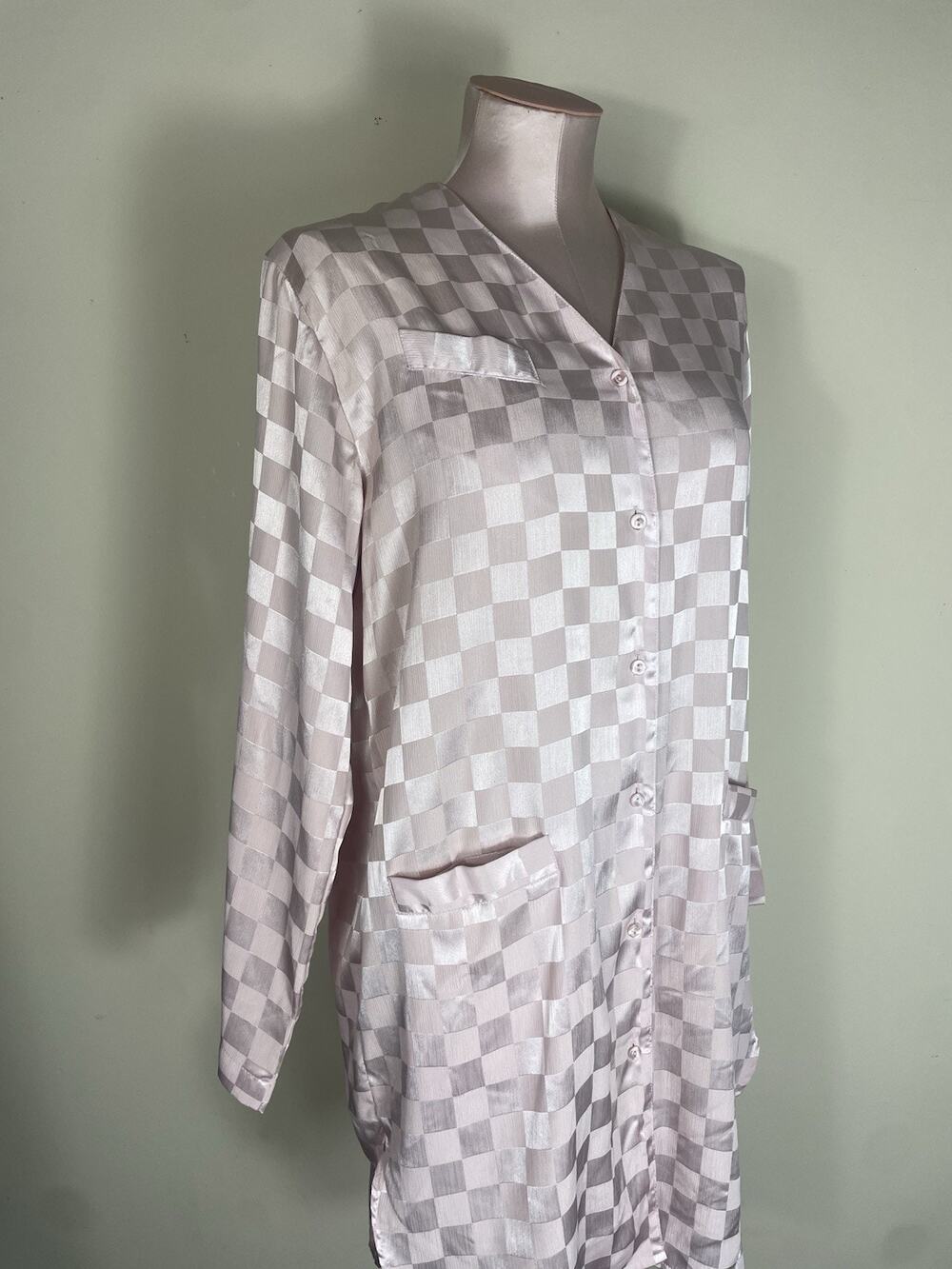 Vintage Jayre California light pink checkerboard smooth satin Size M nightshirt